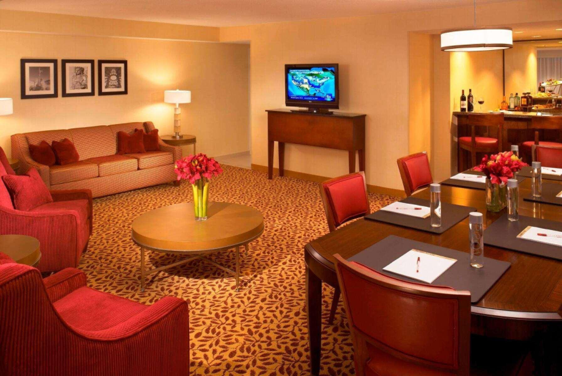 Hotel Wyndham Cleveland Airport Exterior foto